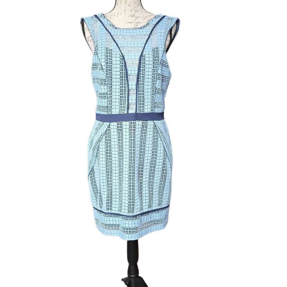 Adelyn Rae Women's Size Large Sky Blue Navy Woven Crochet Plunge Panel Dress